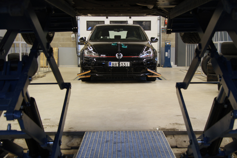Illustration for article titled Flat Out At White Hell, The Northernmost Car Testing Center In The World